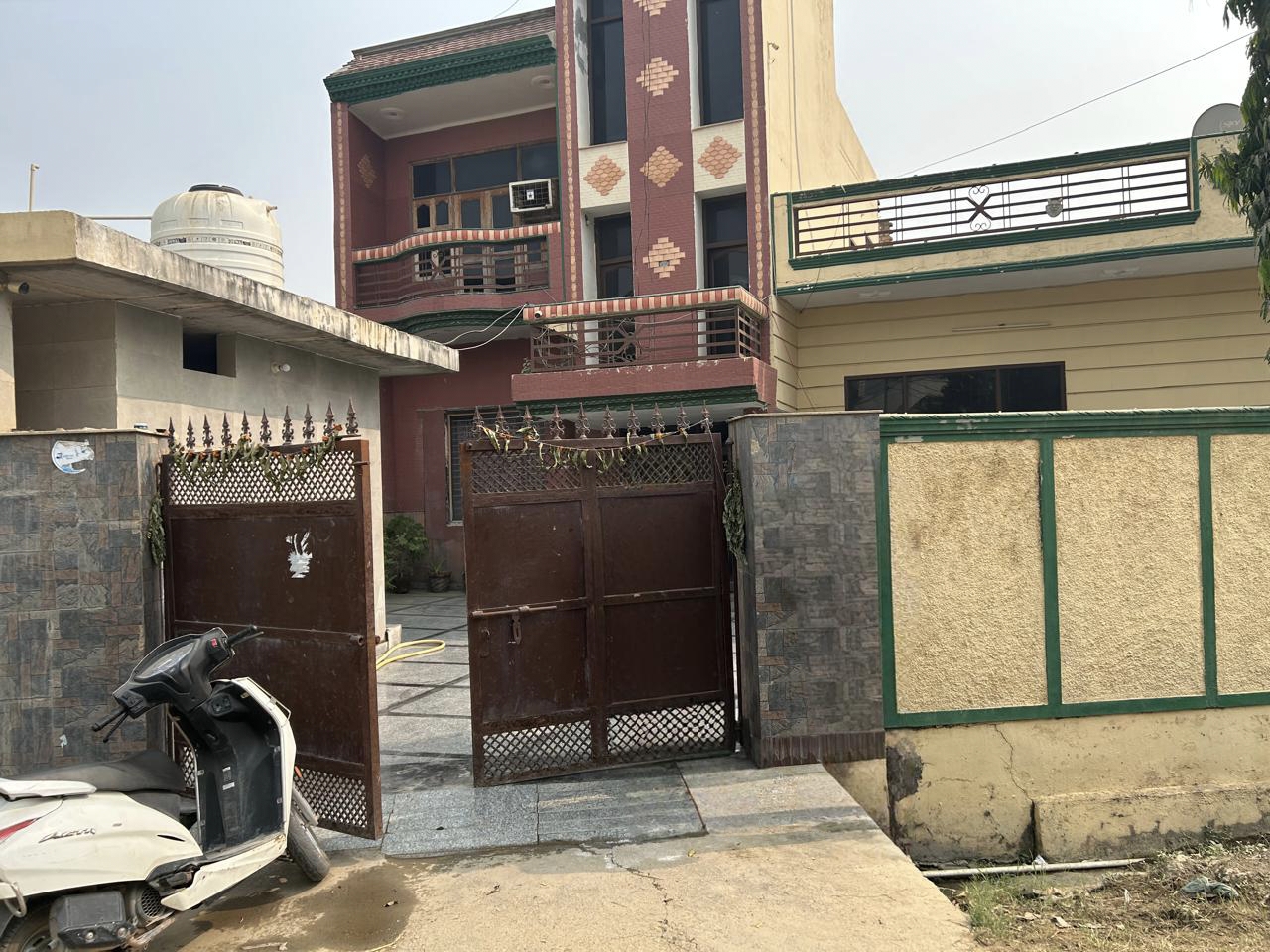 3808 square feet Individual House for sale in Sikri Industrial Area — photo 1