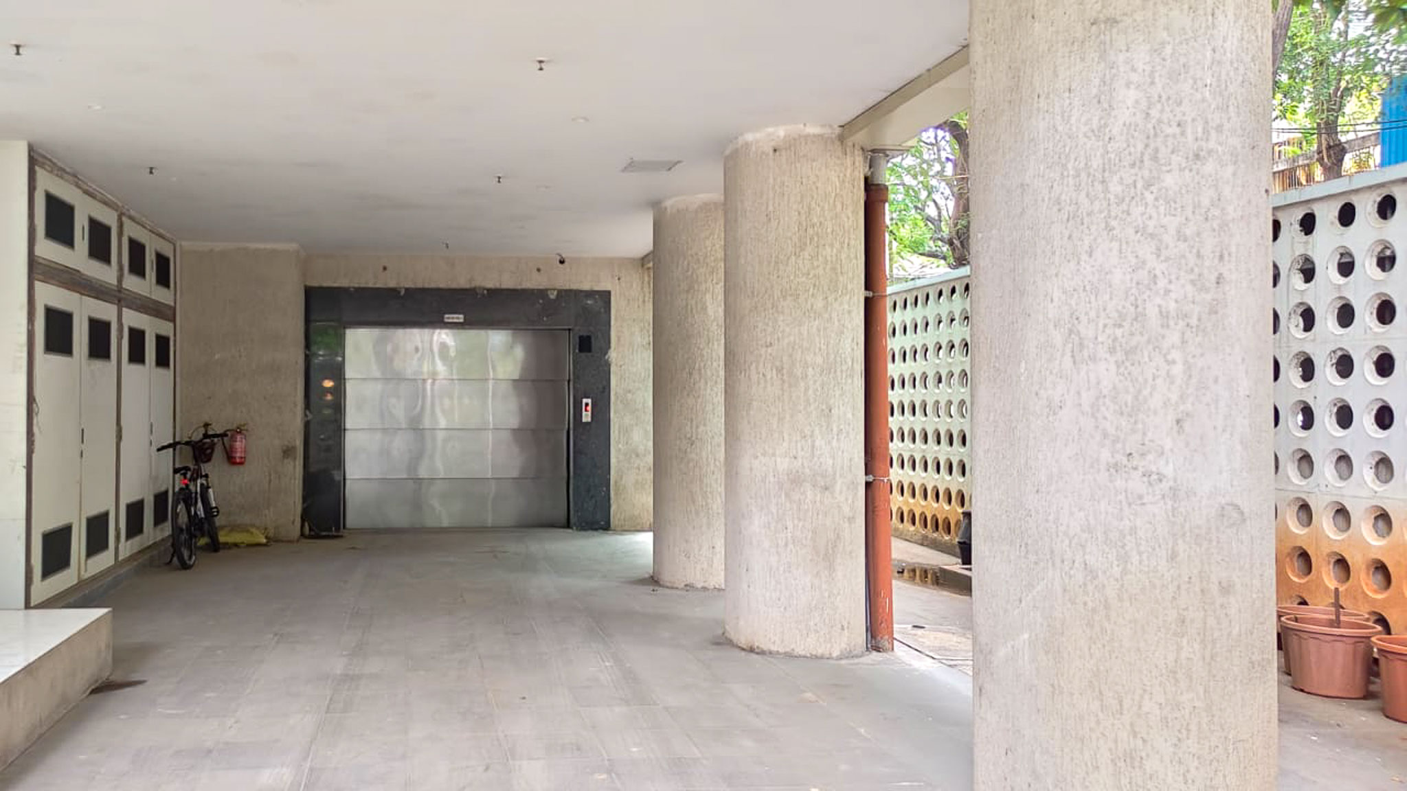 7 BHK Flat for sale in Shree Krishna Niwas, Matunga Mumbai — photo 2