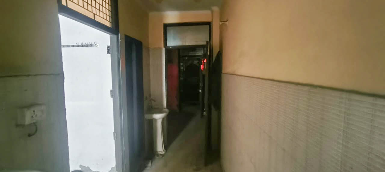 50 square yard Flat for sale in New Delhi