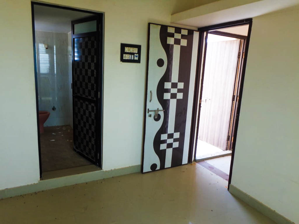 4 BHK Individual House for sale in Sahajanand Park Land, Middle Class Locality. Property is located in Mirzapar Village. Bhuj — photo 6