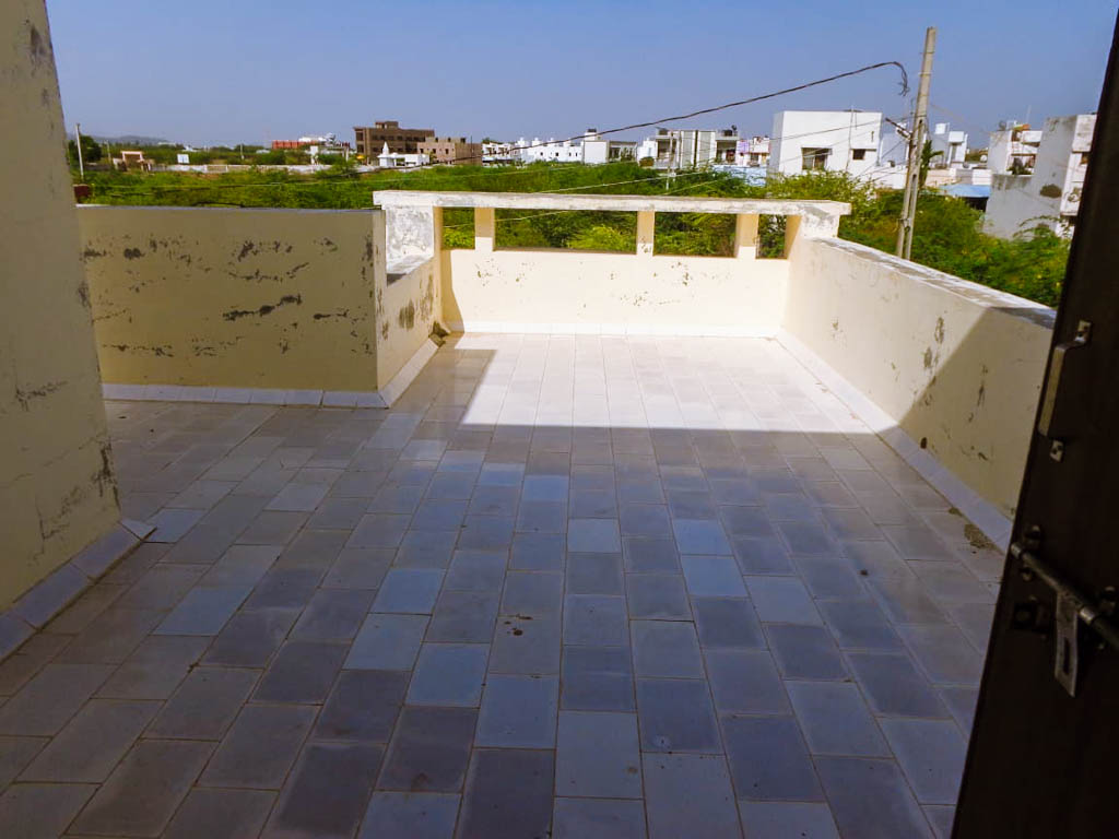 4 BHK Individual House for sale in Sahajanand Park Land, Middle Class Locality. Property is located in Mirzapar Village. Bhuj — photo 4