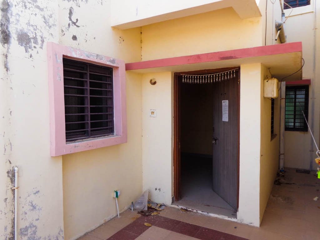 4 BHK Individual House for sale in Sahajanand Park Land, Middle Class Locality. Property is located in Mirzapar Village. Bhuj — photo 10