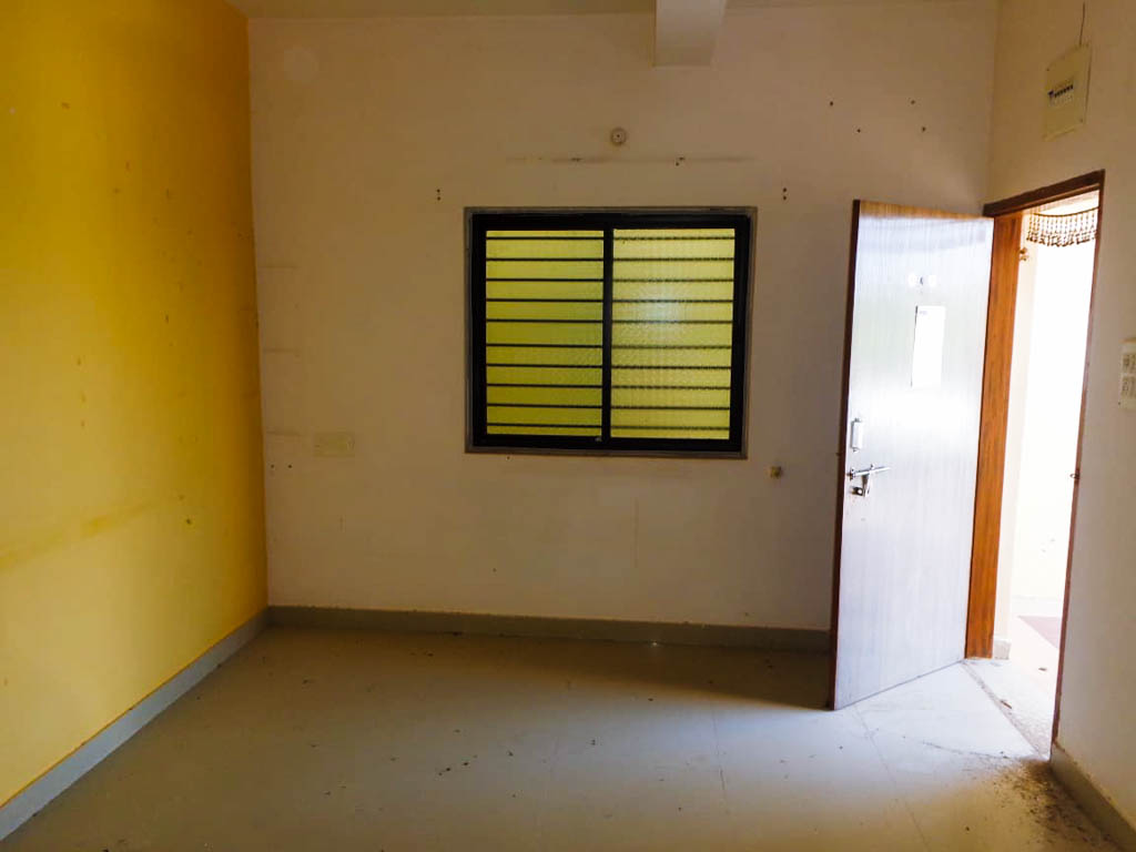 4 BHK Individual House for sale in Sahajanand Park Land, Middle Class Locality. Property is located in Mirzapar Village. Bhuj — photo 9