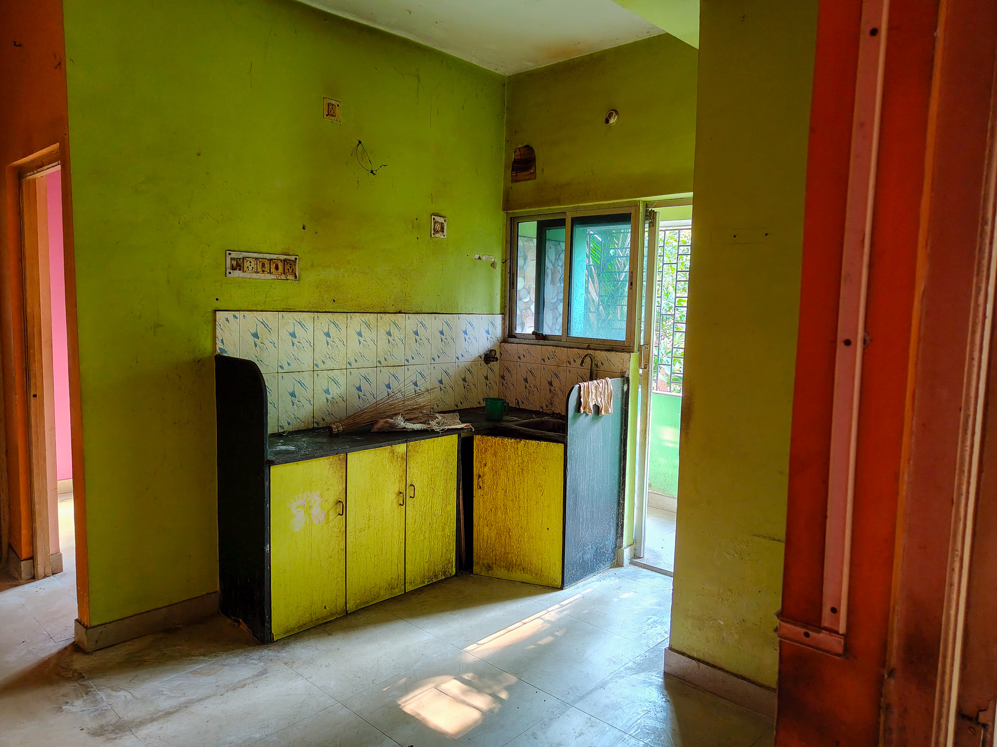 768 square feet Flat for sale in GARDEN REACH Kolkata — photo 2