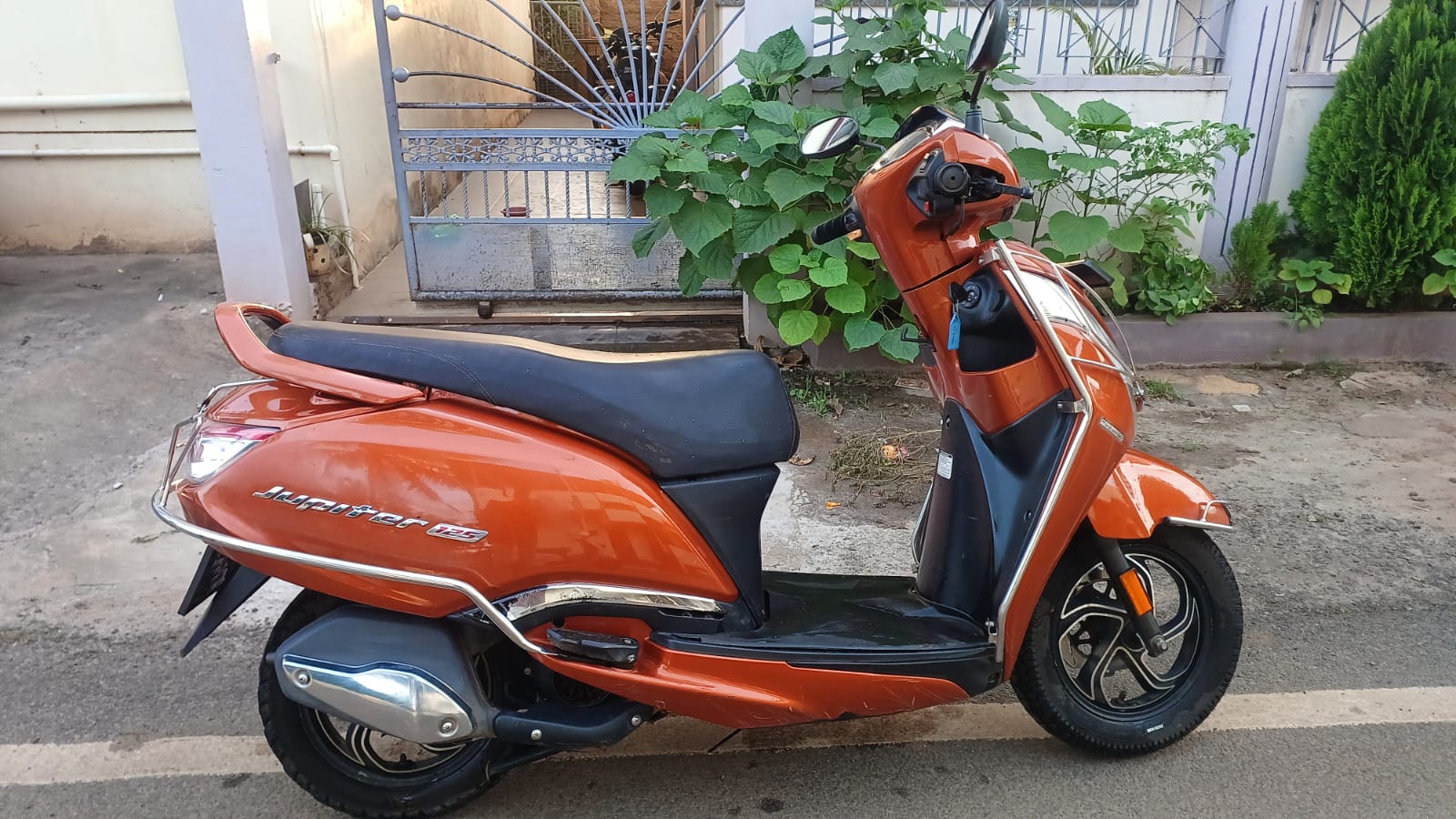 2024 TVS Jupiter 125 Drum Alloy Scooter 300000 km 2 years for sale in BABAJANI YARD Chikodi — photo 1