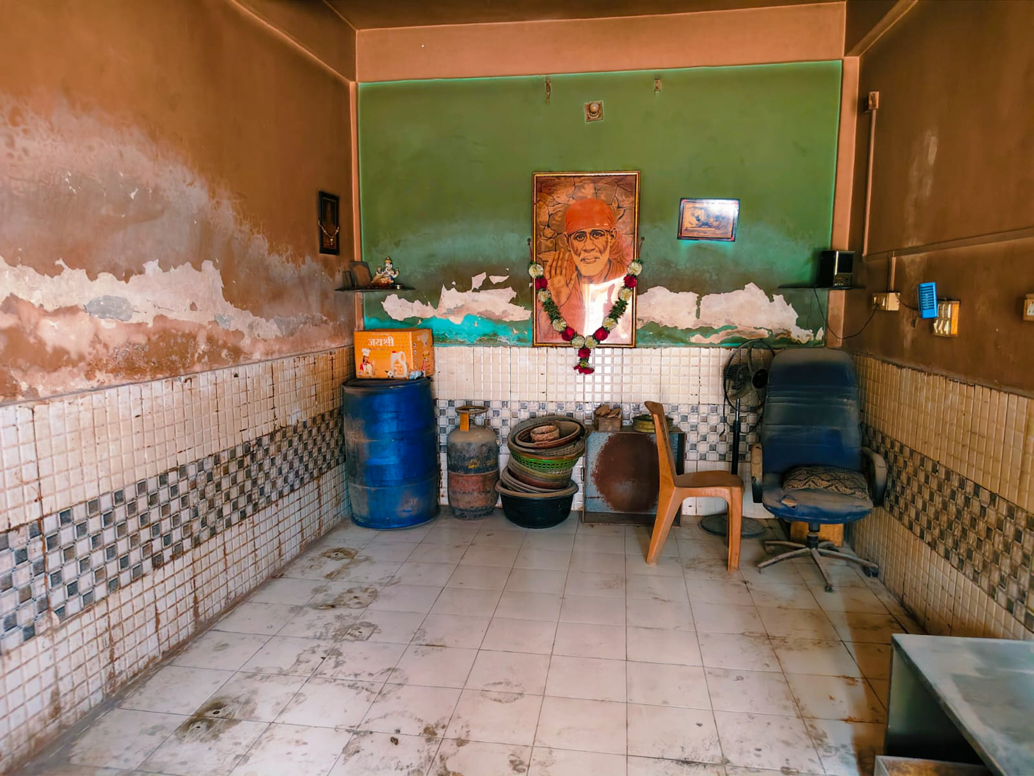 20.48 square meter Shops for sale in JUNAGADH Junagadh — photo 5