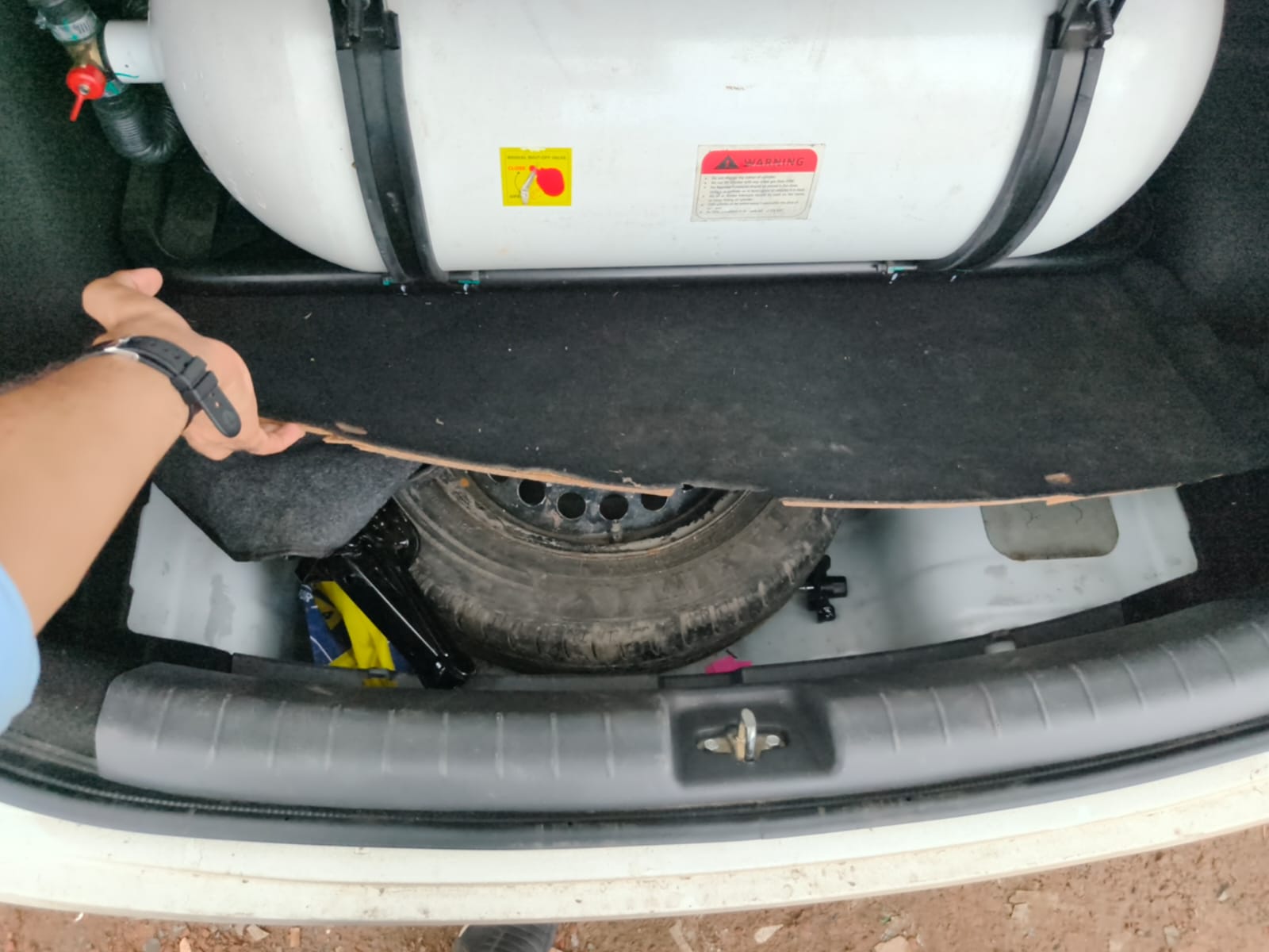 2025 Hyundai Aura E 1.2 Petrol MT Sedan 1 year for sale in BENGAL PARKING Koyra — photo 13