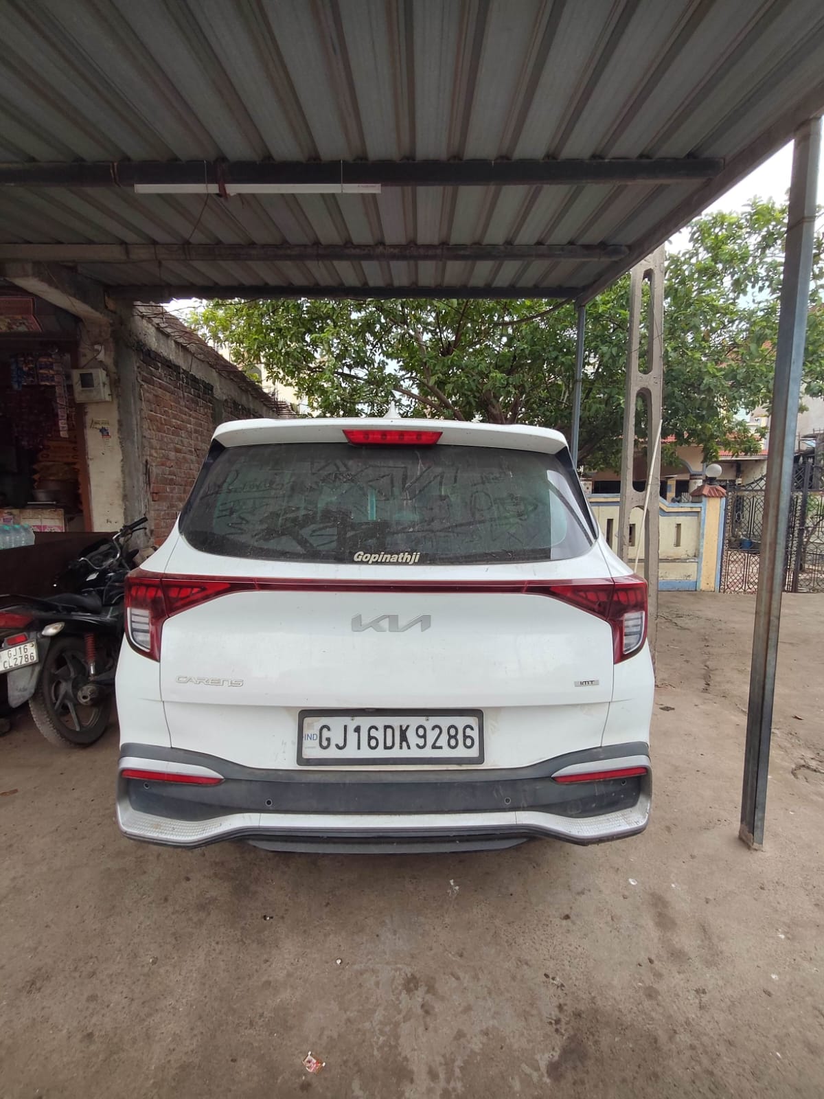 2023 Kia Carens Prestige MPV 91500 km 3 years for sale in RISK BUSINESS SOLUTIONS Surat — photo 2