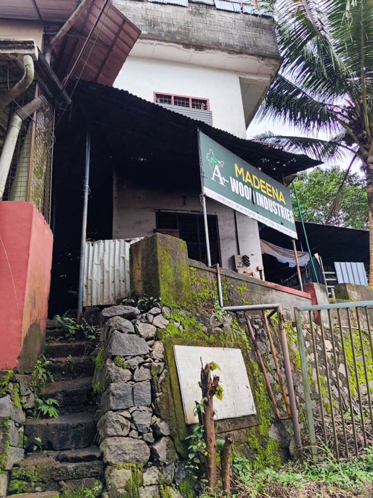 A Double Storied RCC Building and a Single storied AC Sheet Shed for sale in Nilambur Manjeri — photo 6