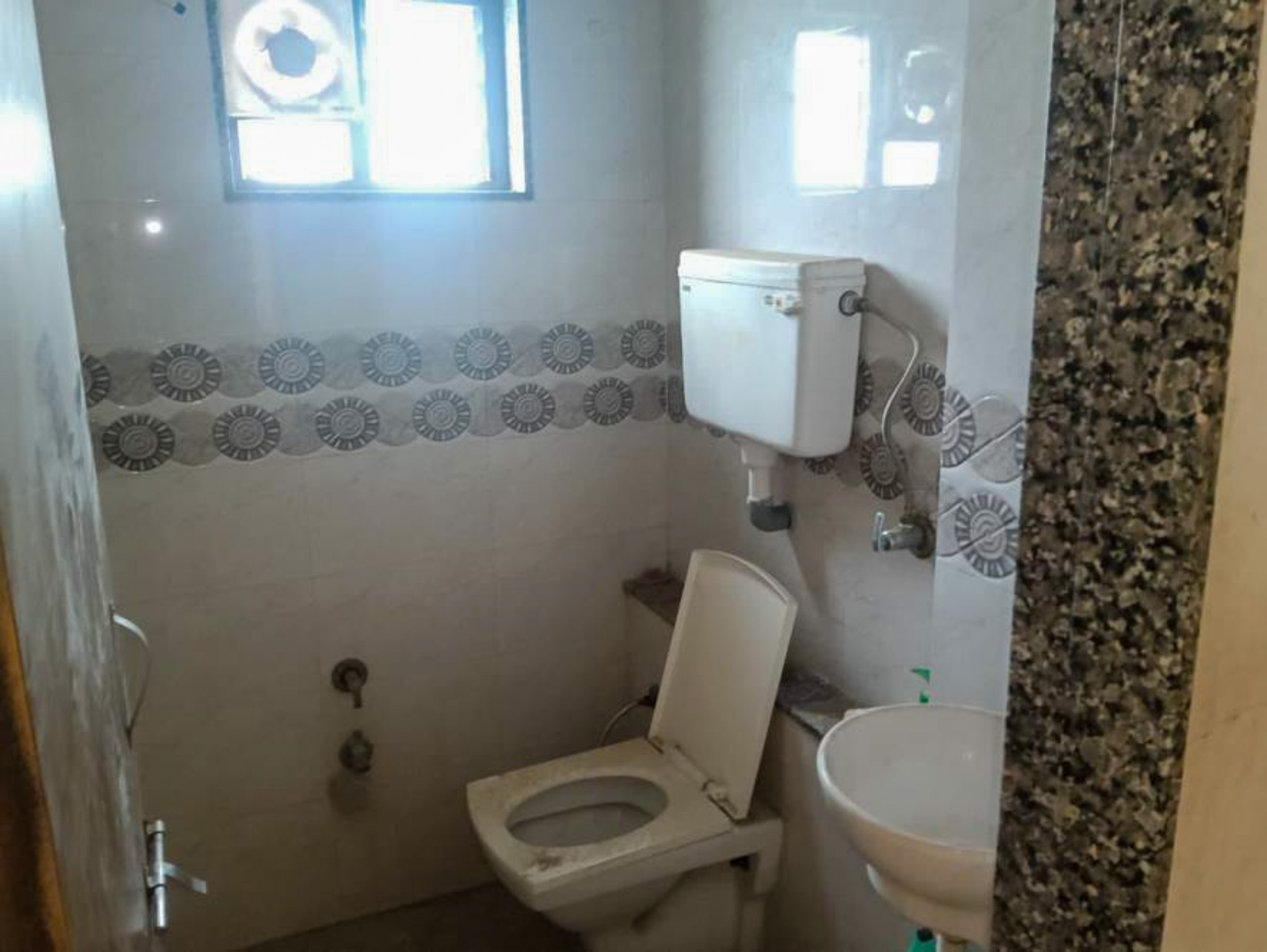 1714 square feet Shops for sale in Urban Vadodara — photo 10