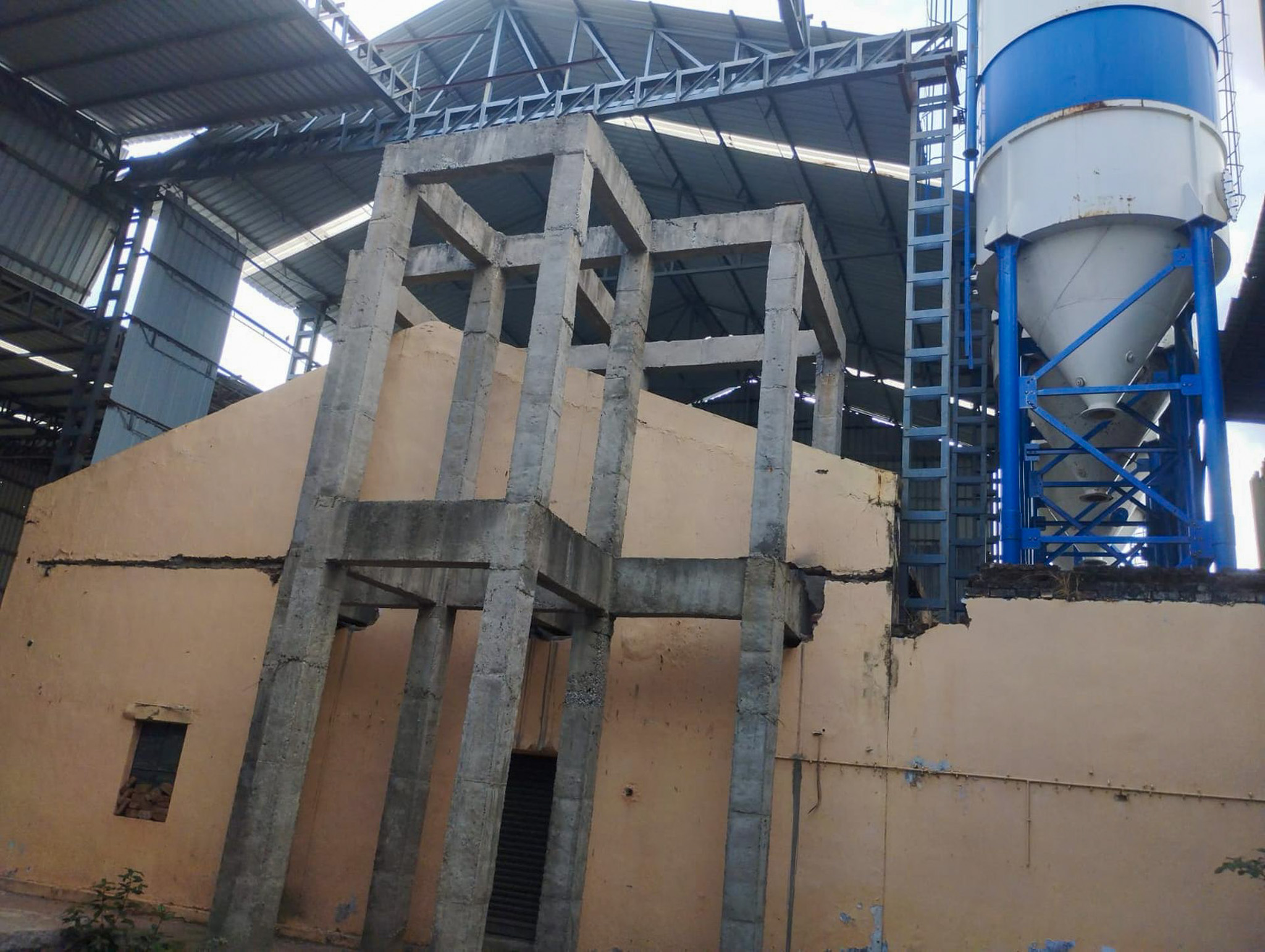 Industrial Plot with Factory Building for sale in VILLAGE BUDASAN, KADI, MEHSANA Kadi — photo 6